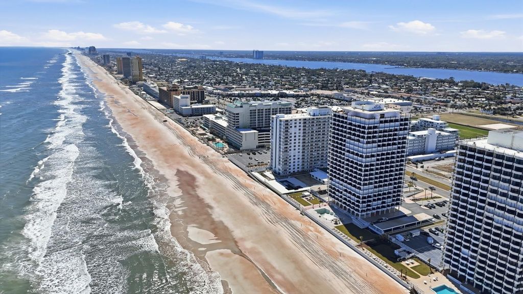 Image 36 of property listing at 2828 N ATLANTIC AVENUE 1704, Daytona Beach, FL 32118