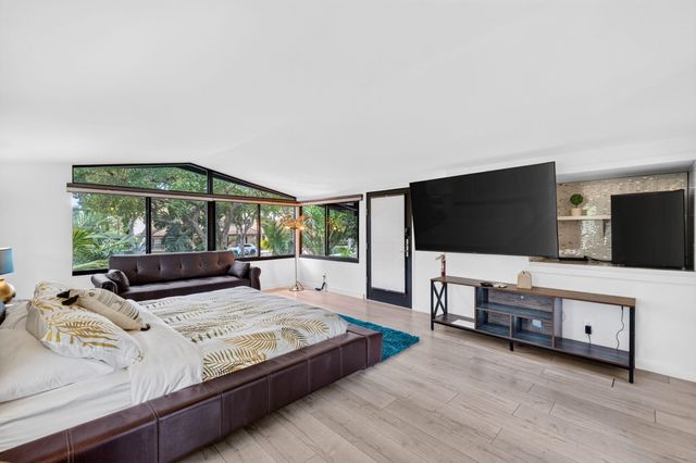 118 NE 16th Place, Fort Lauderdale, FL 33305