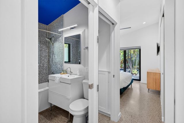 118 NE 16th Place, Fort Lauderdale, FL 33305
