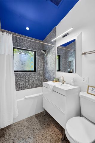 118 NE 16th Place, Fort Lauderdale, FL 33305