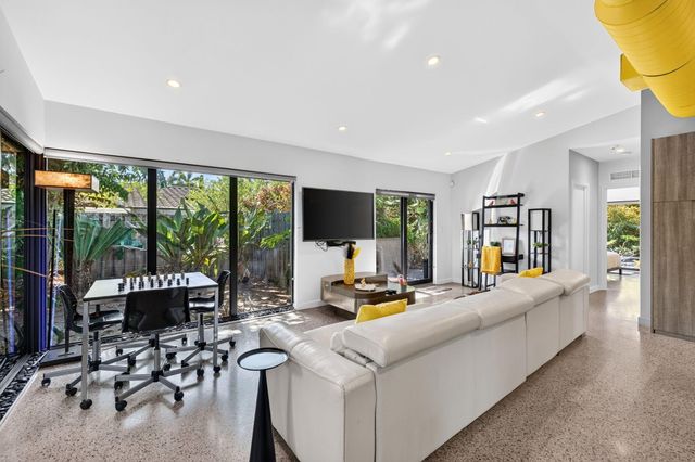 118 NE 16th Place, Fort Lauderdale, FL 33305