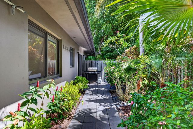 118 NE 16th Place, Fort Lauderdale, FL 33305