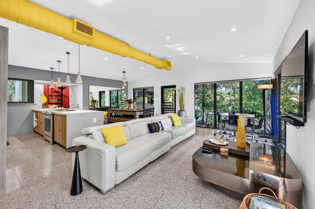 118 NE 16th Place, Fort Lauderdale, FL 33305