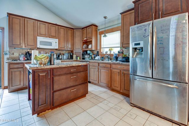31 Walnut Avenue, Johnstown, NY 12095