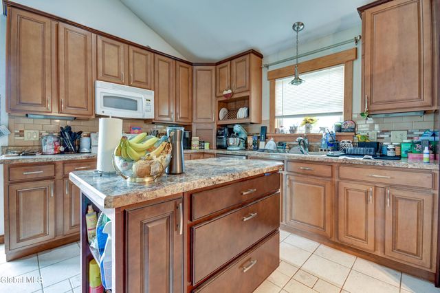 31 Walnut Avenue, Johnstown, NY 12095