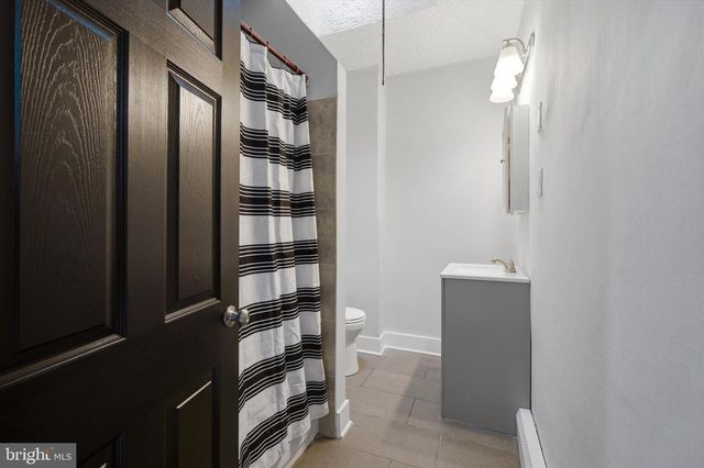 2041 CHURCH LN, Philadelphia, PA 19138