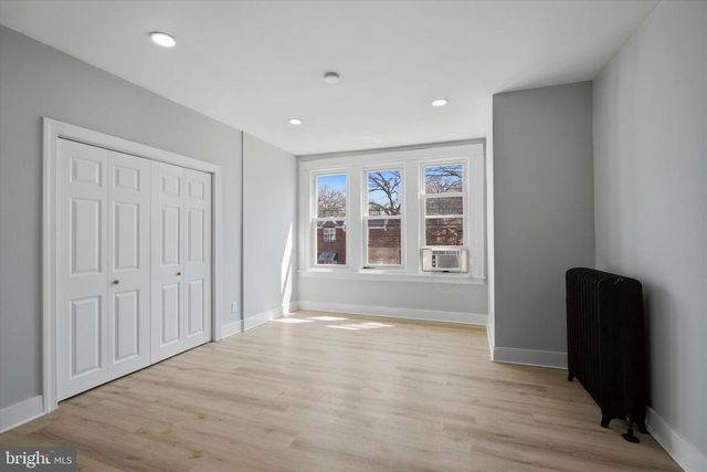 2041 CHURCH LN, Philadelphia, PA 19138