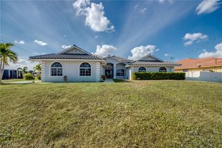 823 SW 10th ST, Cape Coral, FL 33991