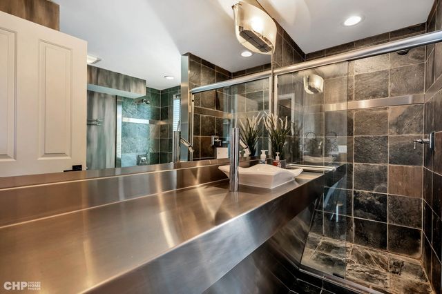 1424 W Grand Avenue 5, Chicago, IL 60642