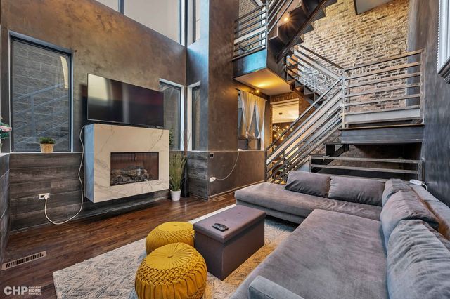 1424 W Grand Avenue 5, Chicago, IL 60642