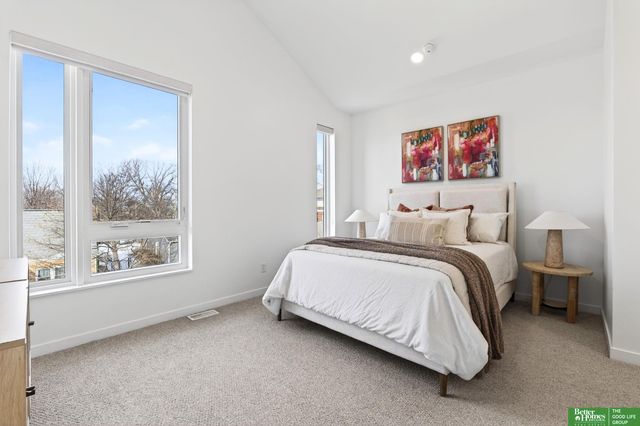 5319 Elmwood Plaza, Omaha, NE 68106