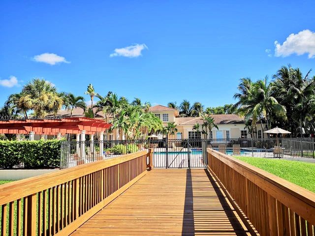 2517 Centergate Dr 203, Miramar, FL 33025