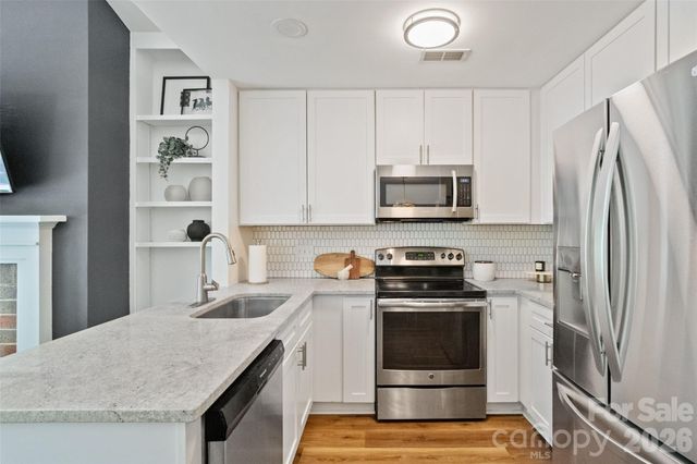3302 Selwyn Farms Lane 7, Charlotte, NC 28209