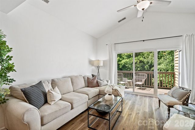 3302 Selwyn Farms Lane 7, Charlotte, NC 28209
