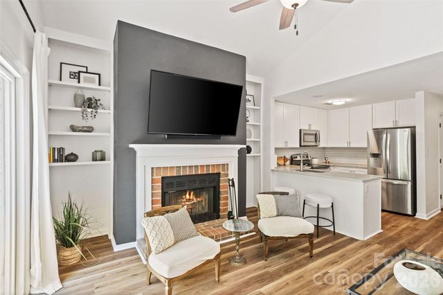 3302 Selwyn Farms Lane 7, Charlotte, NC 28209