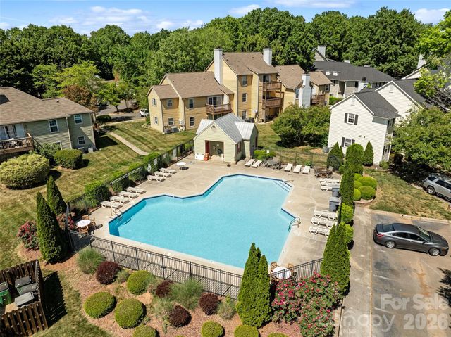 3302 Selwyn Farms Lane 7, Charlotte, NC 28209