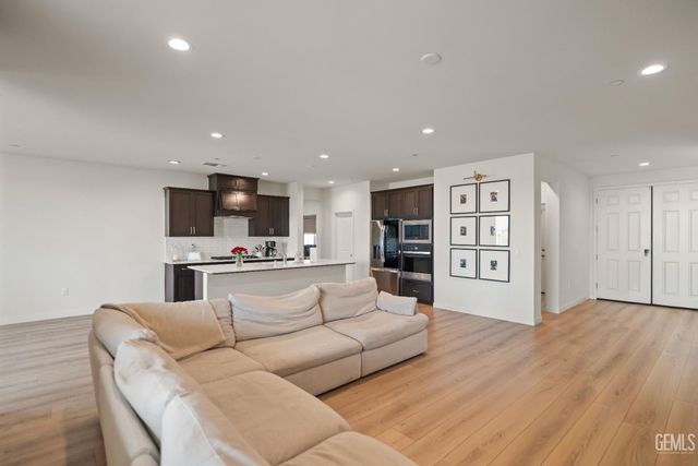 14964 Pams Way, Bakersfield, CA 93314