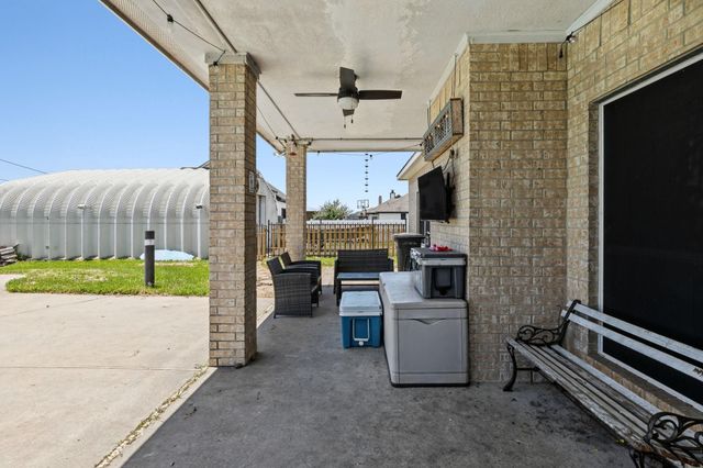 6310 Wildlife Way, Baytown, TX 77523