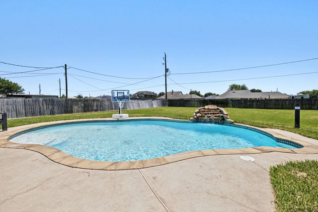 6310 Wildlife Way, Baytown, TX 77523