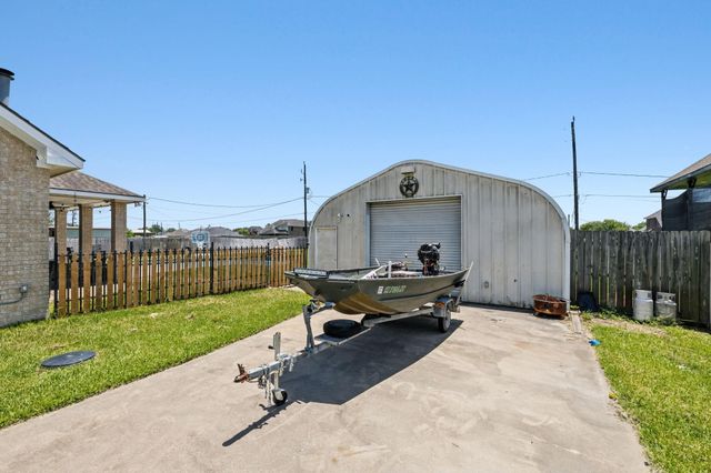 6310 Wildlife Way, Baytown, TX 77523