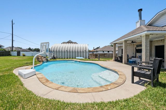 6310 Wildlife Way, Baytown, TX 77523