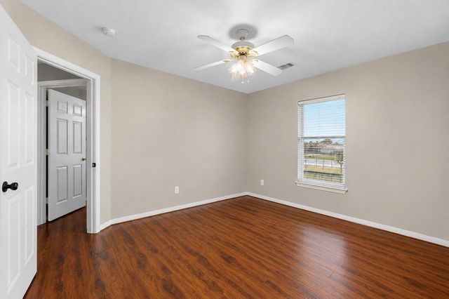 6310 Wildlife Way, Baytown, TX 77523