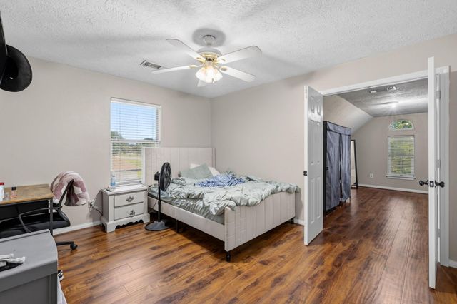 6310 Wildlife Way, Baytown, TX 77523
