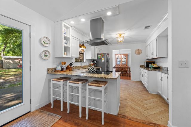 207 Oakwood Circle, Niceville, FL 32578