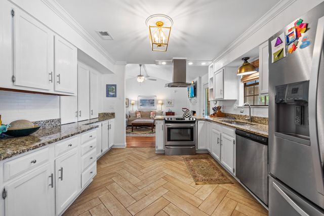 207 Oakwood Circle, Niceville, FL 32578