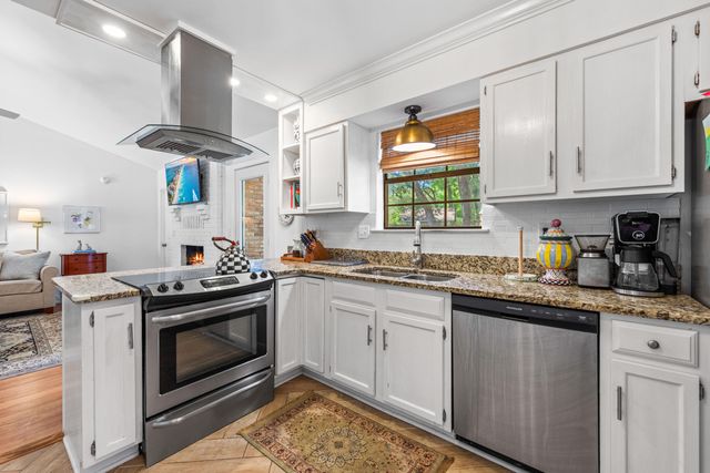 207 Oakwood Circle, Niceville, FL 32578