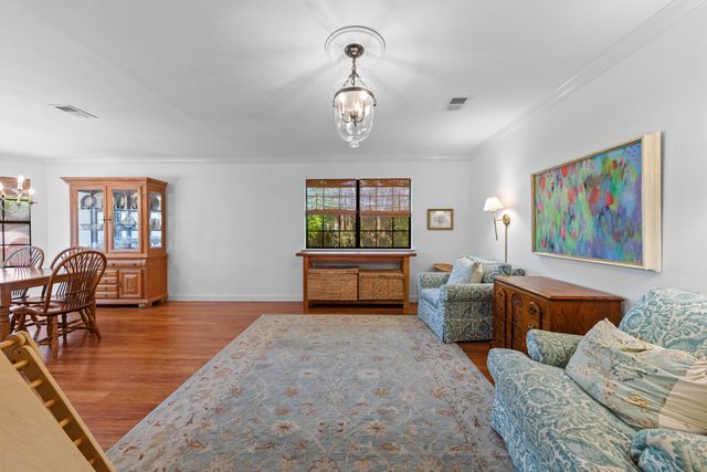 207 Oakwood Circle, Niceville, FL 32578