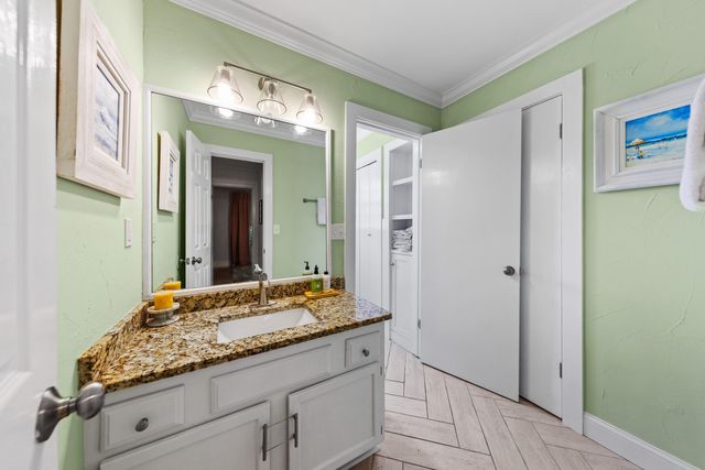 207 Oakwood Circle, Niceville, FL 32578