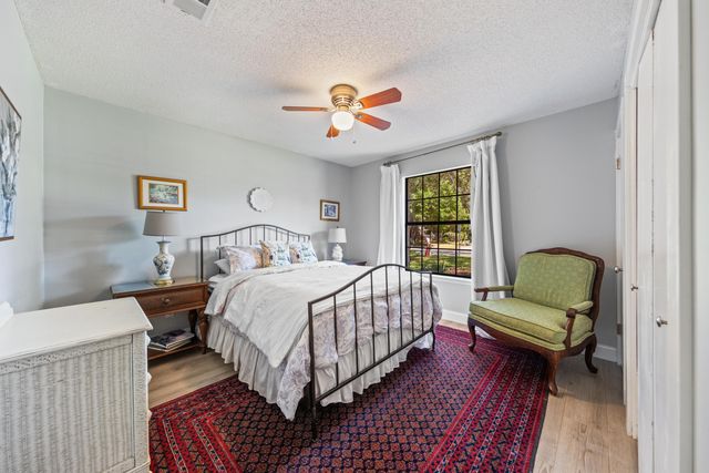 207 Oakwood Circle, Niceville, FL 32578