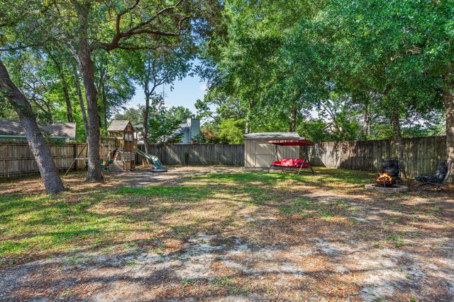 207 Oakwood Circle, Niceville, FL 32578