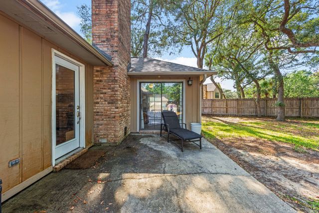 207 Oakwood Circle, Niceville, FL 32578