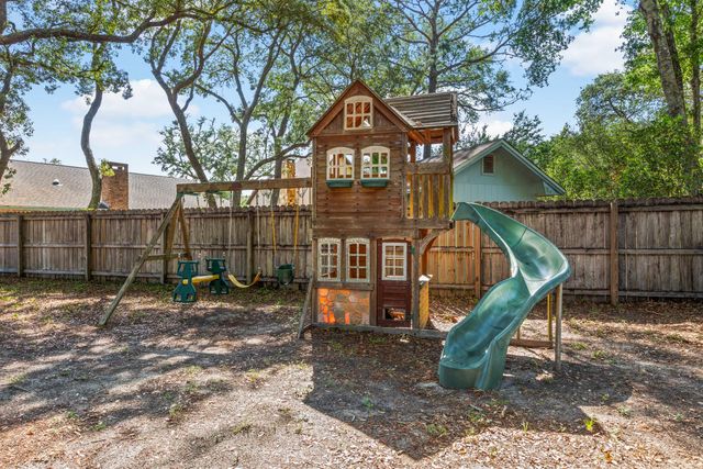 207 Oakwood Circle, Niceville, FL 32578