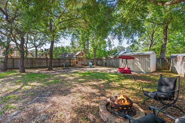 207 Oakwood Circle, Niceville, FL 32578