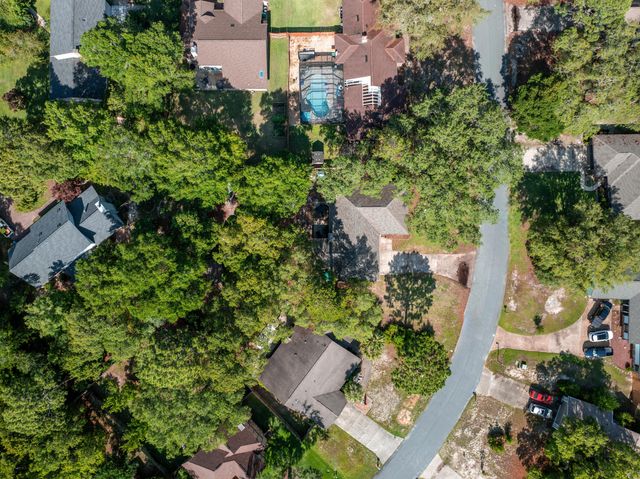 207 Oakwood Circle, Niceville, FL 32578