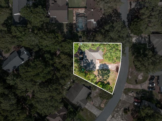 207 Oakwood Circle, Niceville, FL 32578