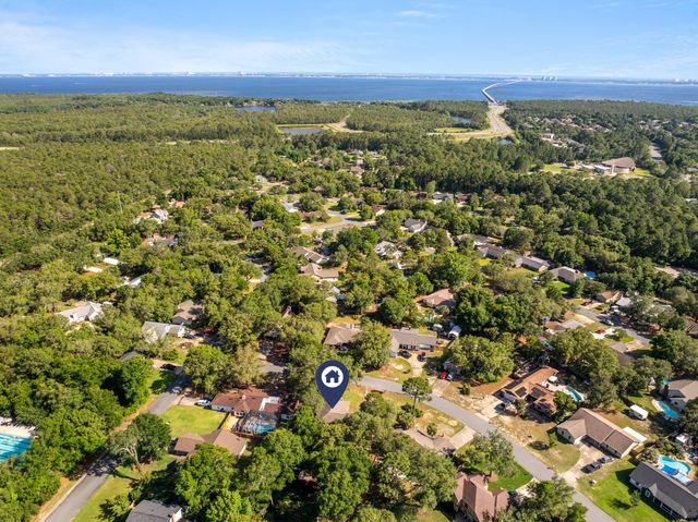 207 Oakwood Circle, Niceville, FL 32578