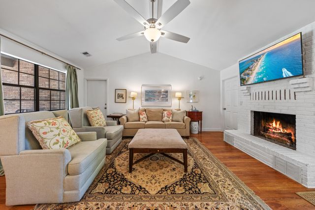 207 Oakwood Circle, Niceville, FL 32578