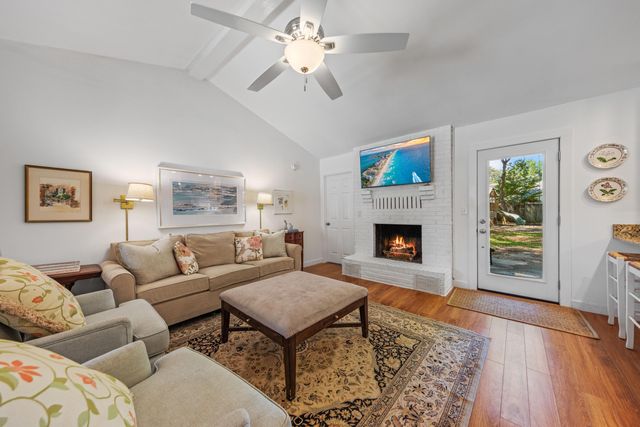 207 Oakwood Circle, Niceville, FL 32578