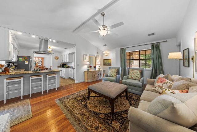 207 Oakwood Circle, Niceville, FL 32578