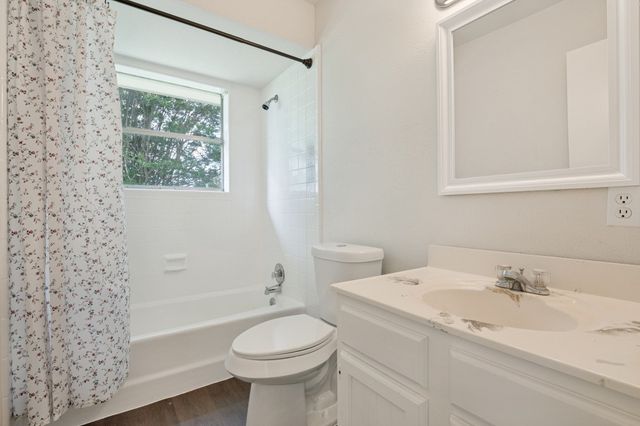 324 Cole Road, Red Oak, TX 75154