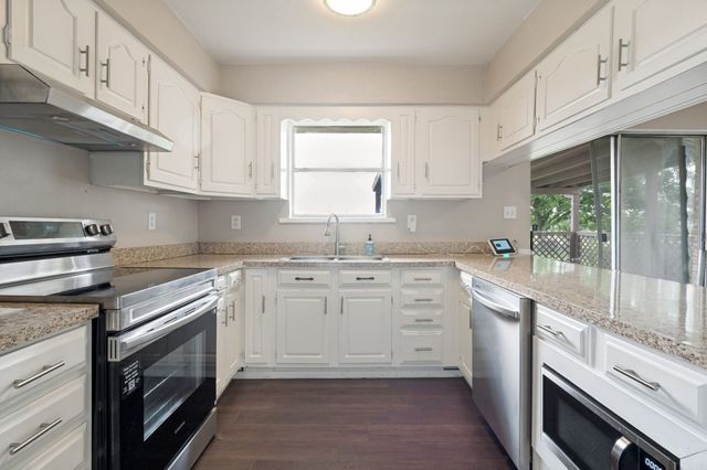 324 Cole Road, Red Oak, TX 75154