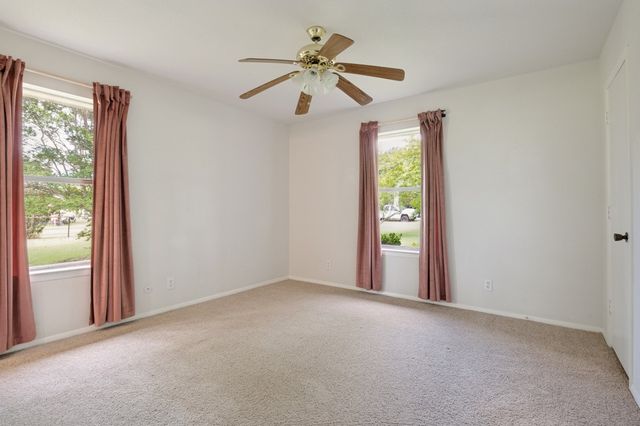 324 Cole Road, Red Oak, TX 75154