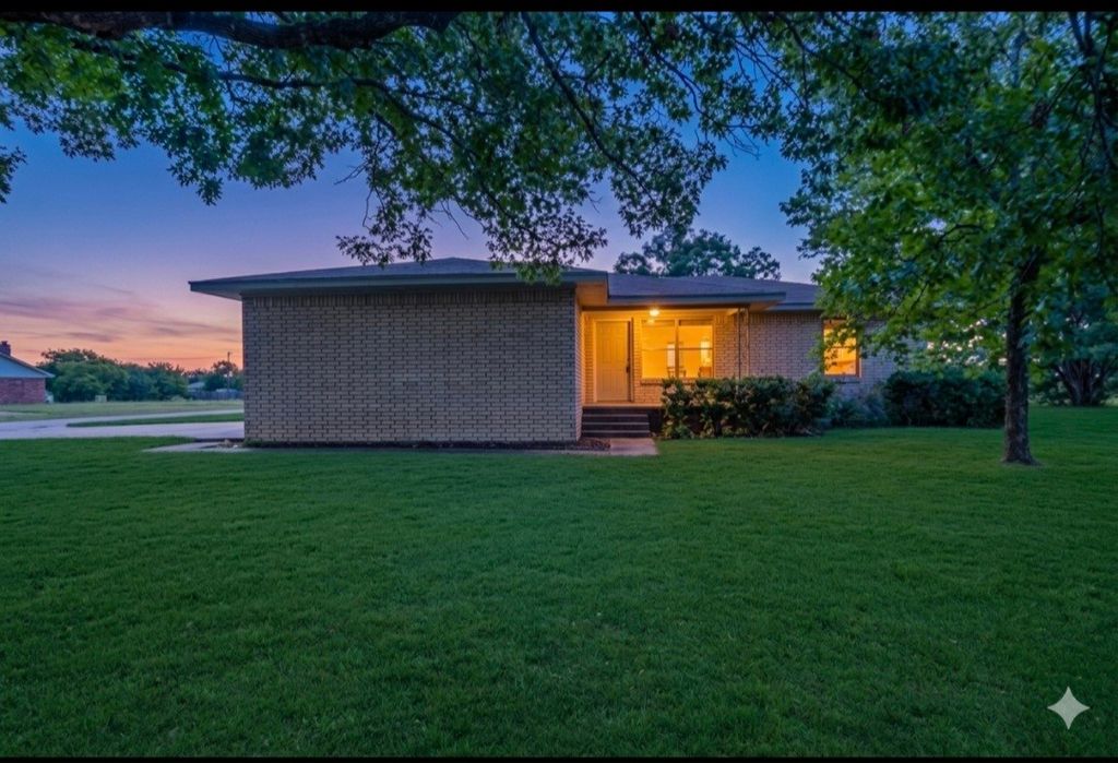 324 Cole Road, Red Oak, TX 75154