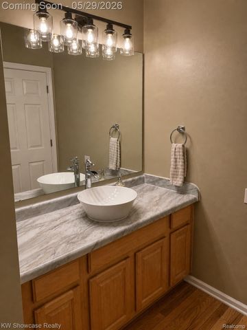 5457 Shelton Drive, Commerce Charter Township, MI 48382