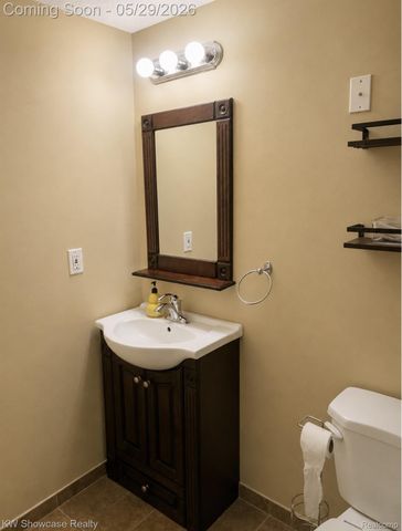 5457 Shelton Drive, Commerce Charter Township, MI 48382