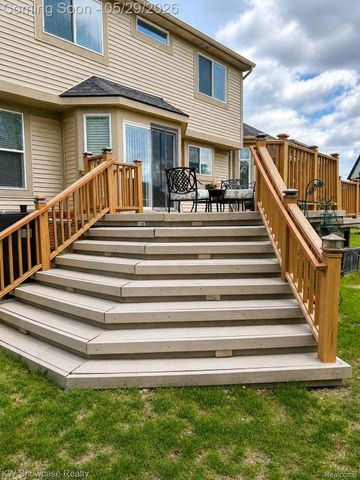 5457 Shelton Drive, Commerce Charter Township, MI 48382
